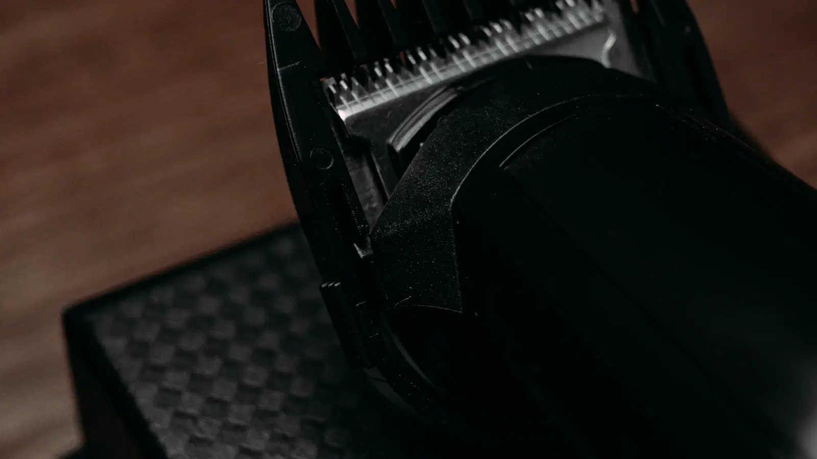 Interchangeable heads on a men's body groomer: trimming head, foil shaver, and detail edger — what separates a proper all-in-one trimmer from a single-head gimmick