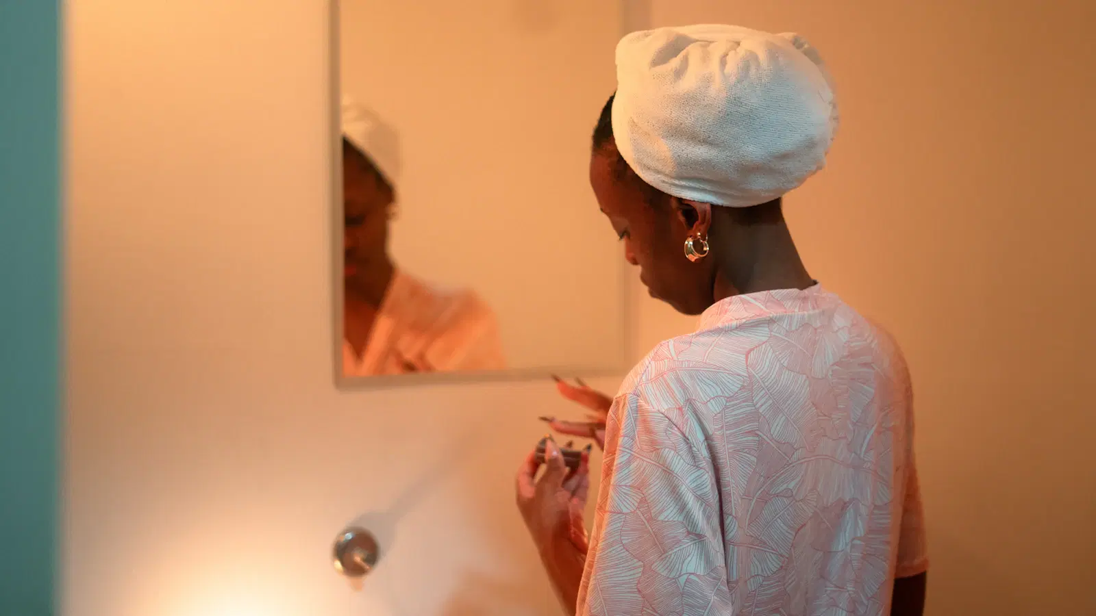 CeraVe Hydrating Cleanser and La Roche-Posay Toleriane side by side — the two gentle cleansers dermatologists most often recommend for men