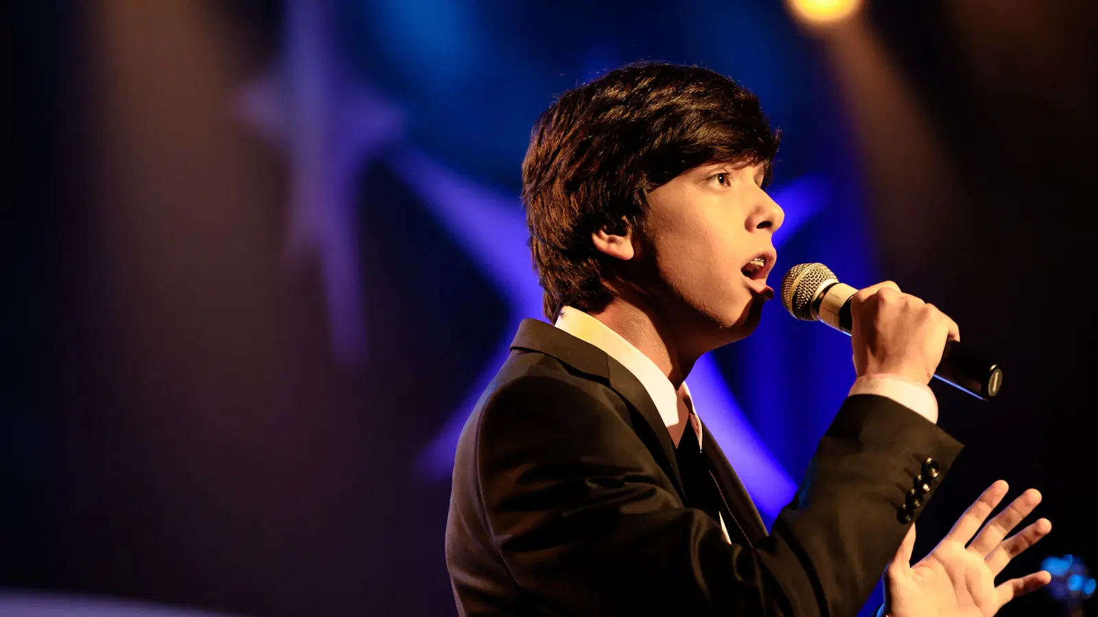 Femboy voice pitch ranges chart — masculine 85-120 Hz, androgynous 150-170 Hz, feminine 175-220 Hz