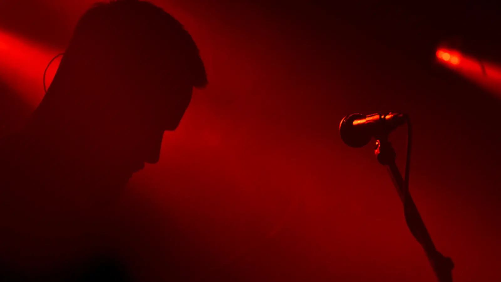 Femboy voice training pitch ladder — stepping up semitone by semitone while humming, with a pitch tracker app showing Hz readings