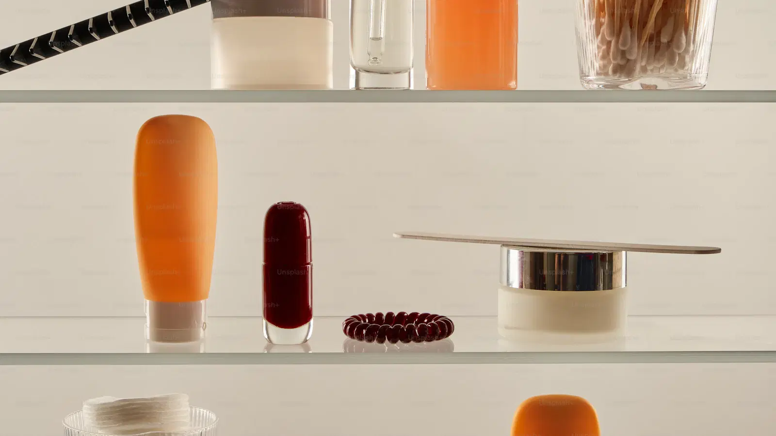 Manzilian wax appointment prep — towels, hard wax warmer, and aloe-based post-wax gel laid out at a clean salon station