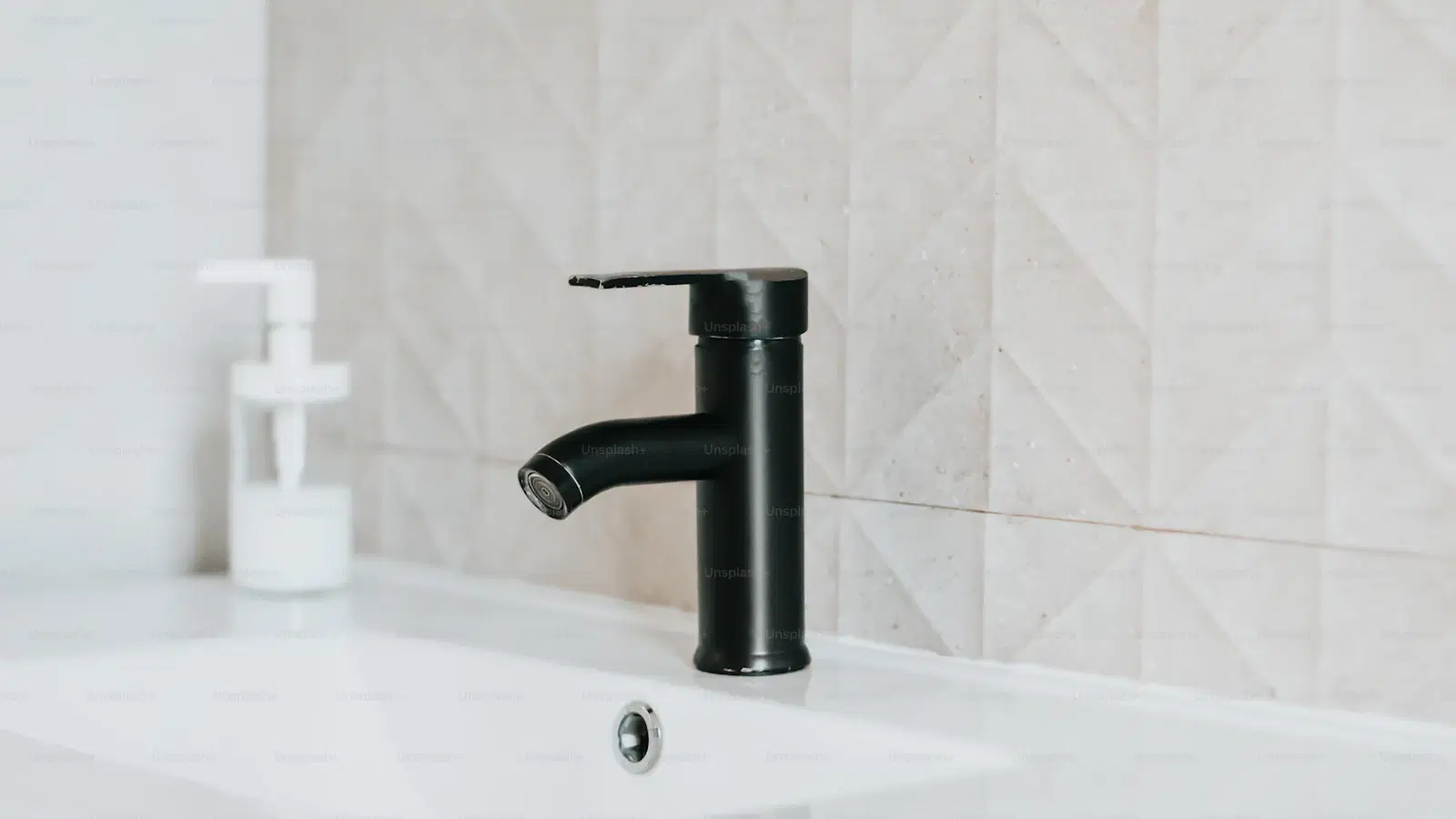 Tweezing Pubic Hair: When It's Smart, When It's Dumb