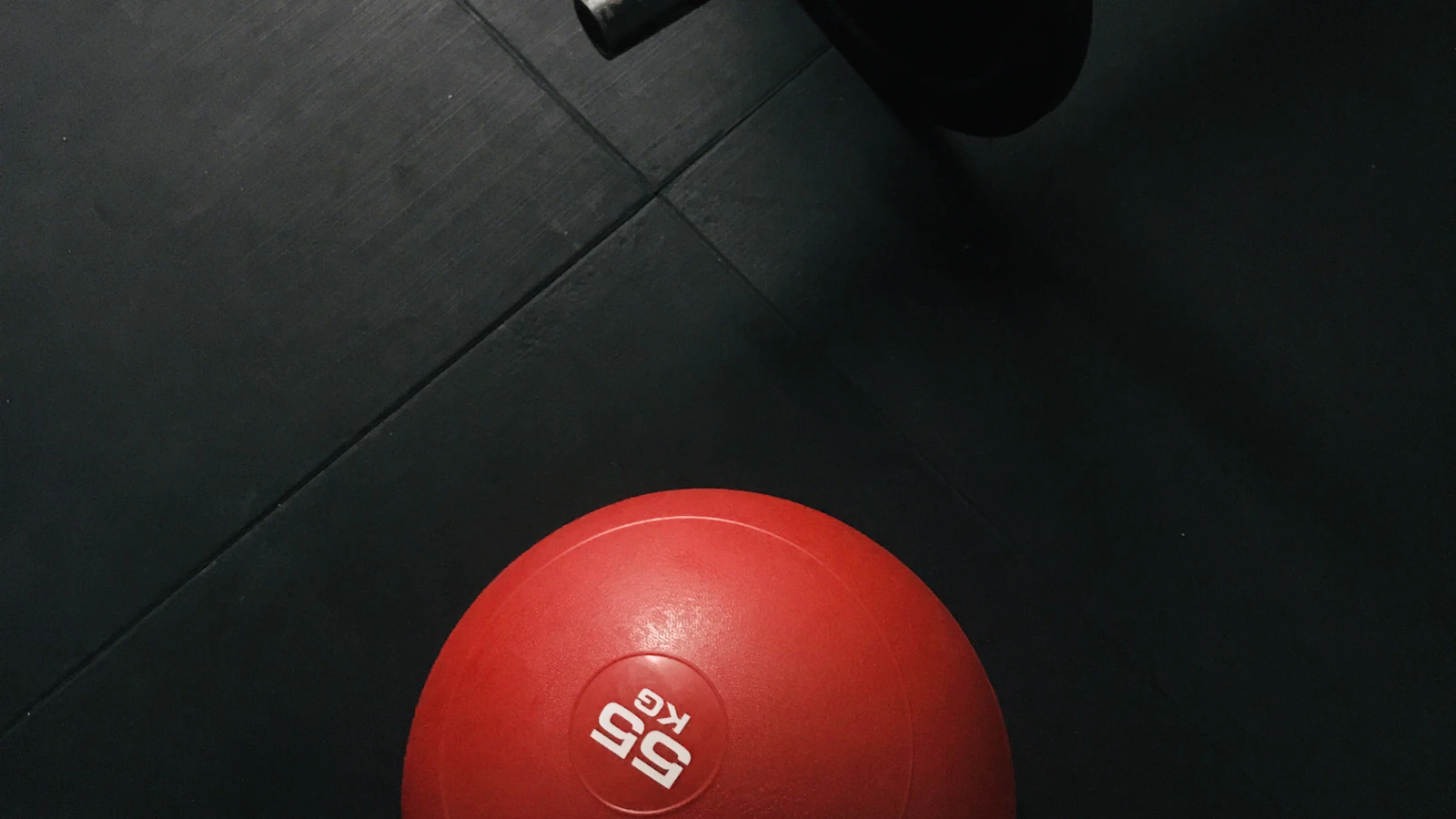 Animated demo of a banded glute bridge — feet flat, fabric band above the knees, hips drive straight up with a one-second squeeze