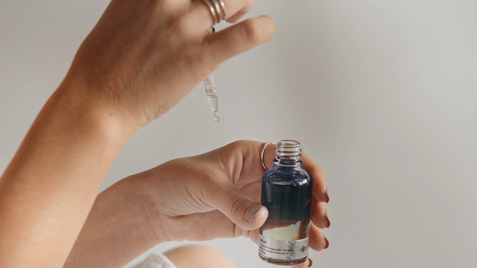 Animated demo of a weighted hip thrust — upper back on a bench, dumbbell on hips, drive up to full lockout and hold the squeeze